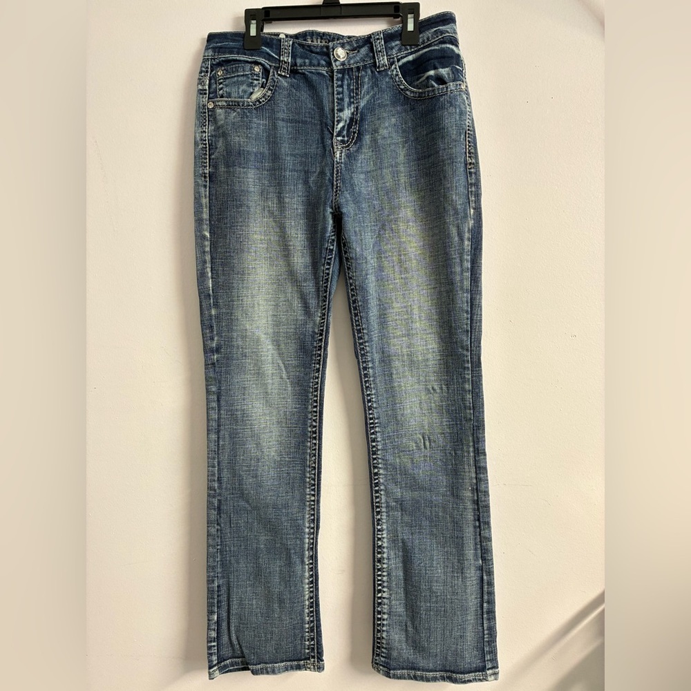 Live Hard Play Hard Women’s Denim Jeans, Bootcut, Size 6, Faded/Distressed Blue